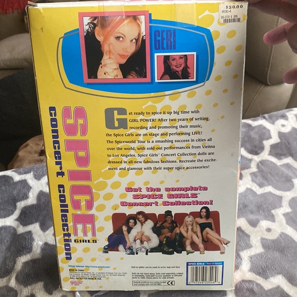 Authentic Spice Girls collectors edition Geri Haliwell (ginger spice) doll - Picture 2 of 6